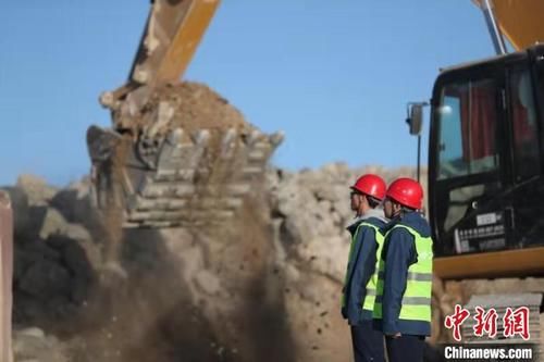  高速■世界最长沙漠高速公路“最后一公里”取得重要进展