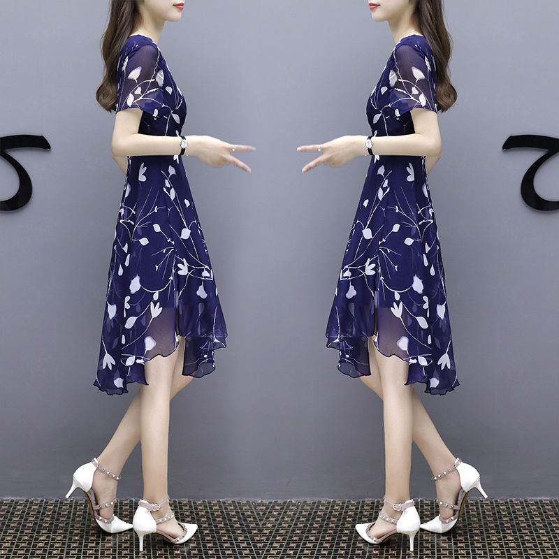 8月阔腿裤已不流行，“冷风蜂腰裙”纤细小蛮腰，专为胖女人设计