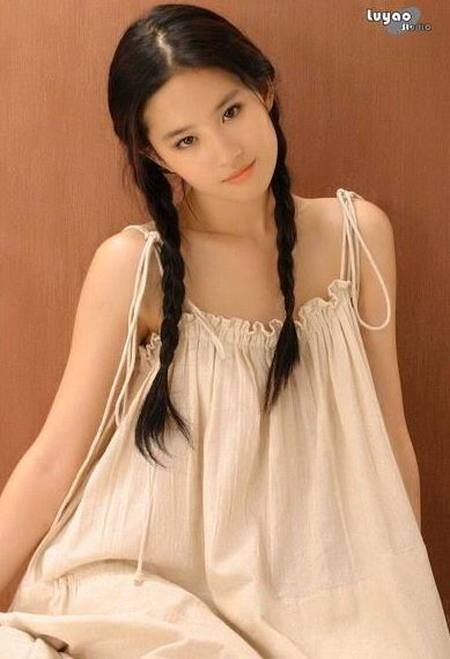  『夏季』明星们夏季吊带装，刘亦菲的系带款太惹眼