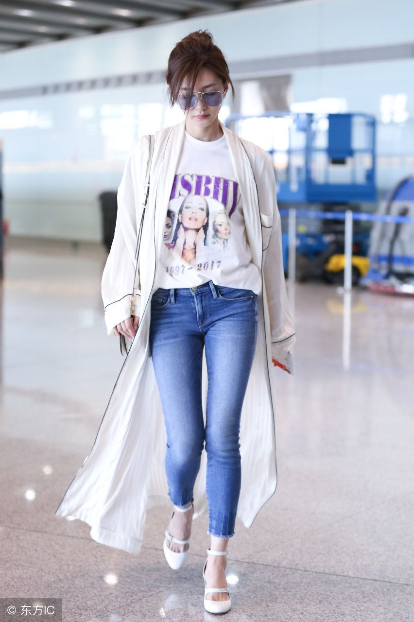 江疏影机场私拍，腿细如竹竿，网友:有80斤算我瞎