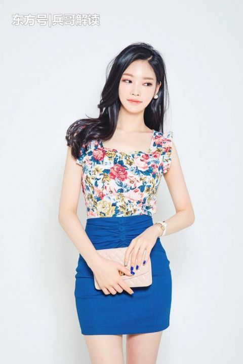  美女：花色明艳动人包臀裙, 做最靓丽的美女, 感觉如沐春风