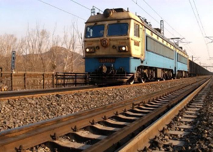  #不锈钢#为什么火车铁轨采用会生锈的钢铁，不采用不锈钢？很多