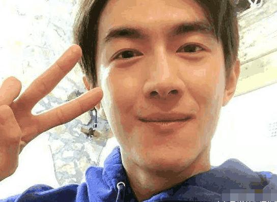 林更新否认已婚没用, 王丽坤婚戒已经戴上, 网友: 刚过完七夕就耐