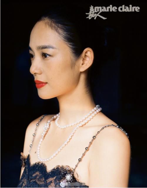 40岁周韵淡妆出镜，少有的高级脸让人着迷，高贵优雅美在骨子里！