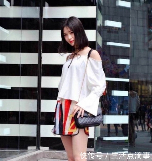  [气质]街拍：温柔之至的美女，穿浅蓝色连衣裙，气质温婉动人