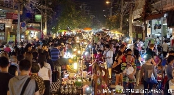 中国游客去泰国，看到夜市“中文提示牌”！游客：再也不来了