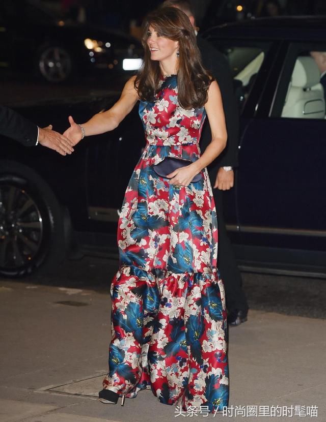 凯特王妃爱上“连衣裙”！绸缎礼服显贵气，唯独图6很像打工妹！