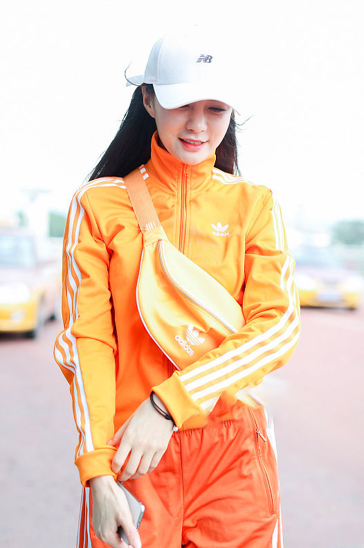 29岁沈梦辰一身橙色亮瞎你的眼，网友:海涛笑了!