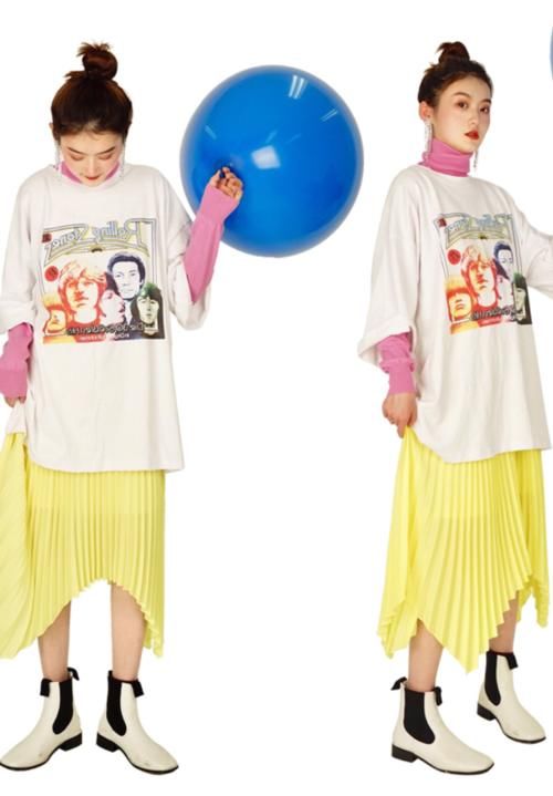  #半身裙#现在已经不流行穿一身黑了，如今这种“撞色混搭”风，才是真时髦