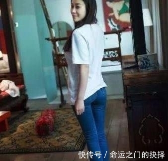 「光彩」牛仔裤的穿搭绽放光彩,气质优美