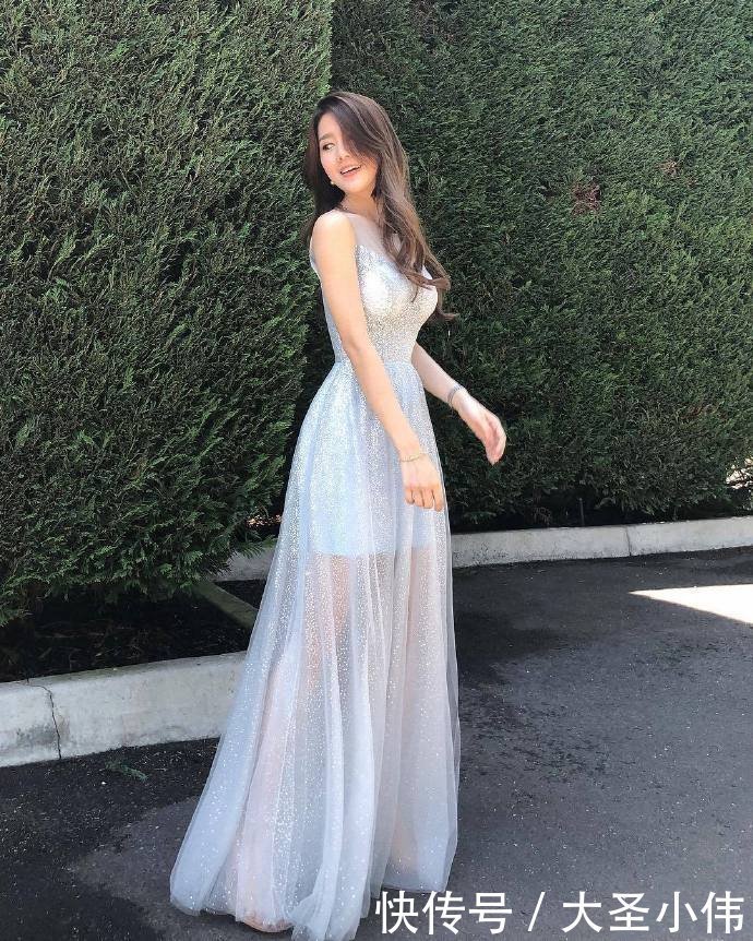 美女|美女街拍:小姐姐穿这么漂亮,估计又做伴娘去了吧!