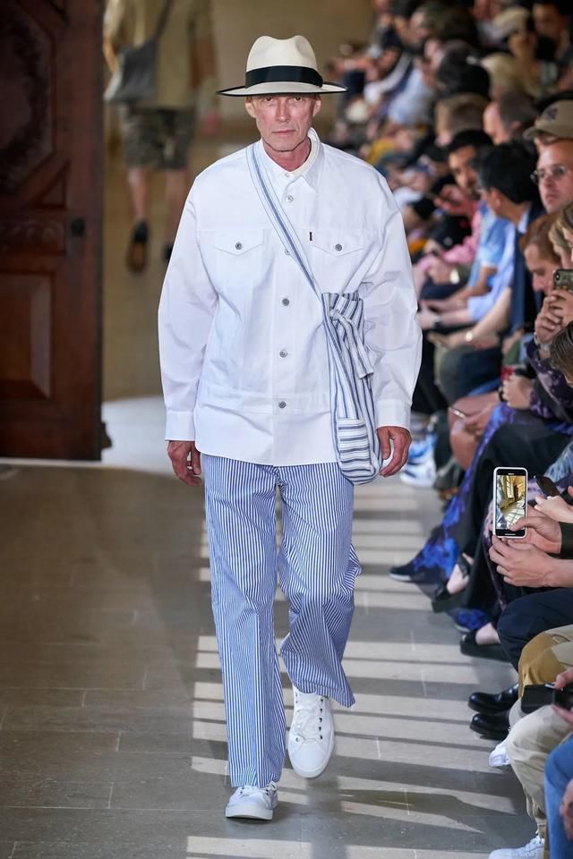  『春天』为什么说在春天穿「白色」的男人更有异性缘？