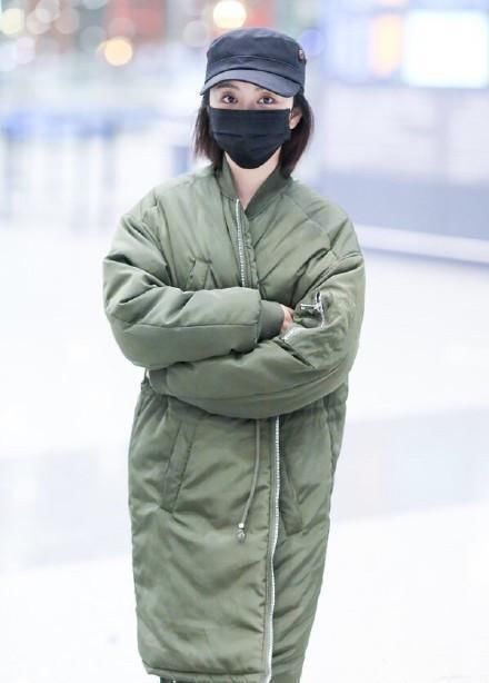 谭松韵上身裹成熊，下身露脚踝怪不得网友们:你这时尚，我不懂啊