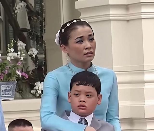  『自晒』泰国王后真聪明！结婚周年自晒卑微照
