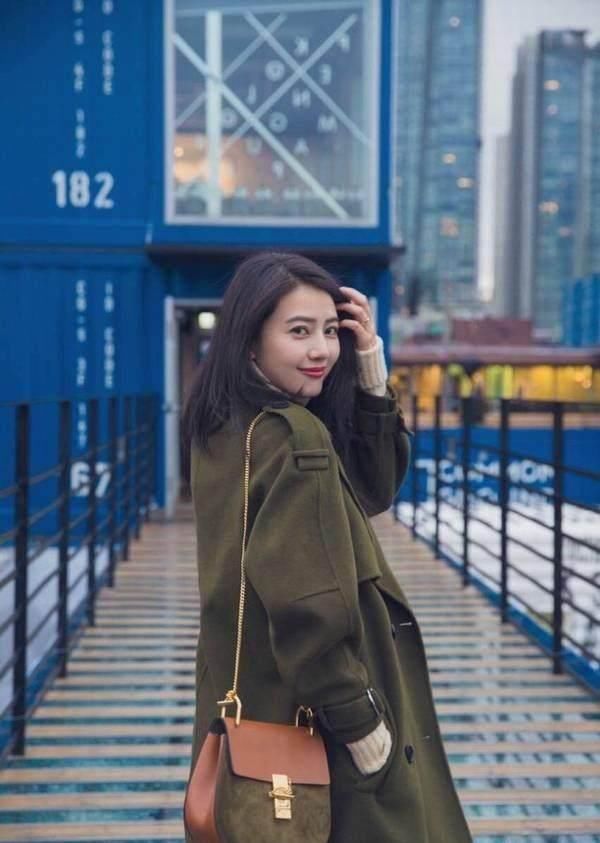 出道22年的高圆圆街拍越来越美了! 一点都看不出这是39岁的人!