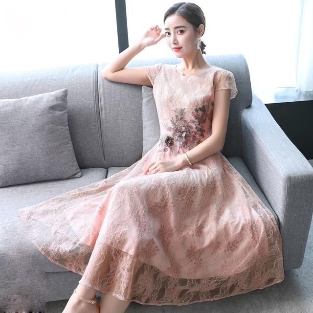 生动花枝的时尚的连衣裙,给你想要的自信,充满了时尚的品位