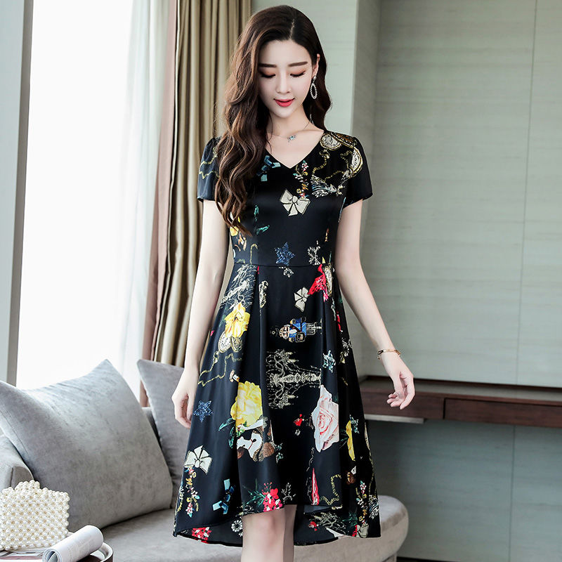 裙子季季换，今秋换什么，真丝连衣裙让你美出新高度