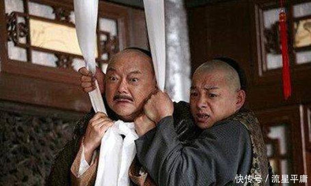 『』和珅被赐死时,拿出乾隆临终前给他的保命诏书,上面却只有3个字