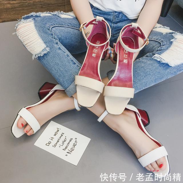 感觉:还在出门找不到鞋子而烦恼吗,八款一字凉鞋让你穿出时尚感觉