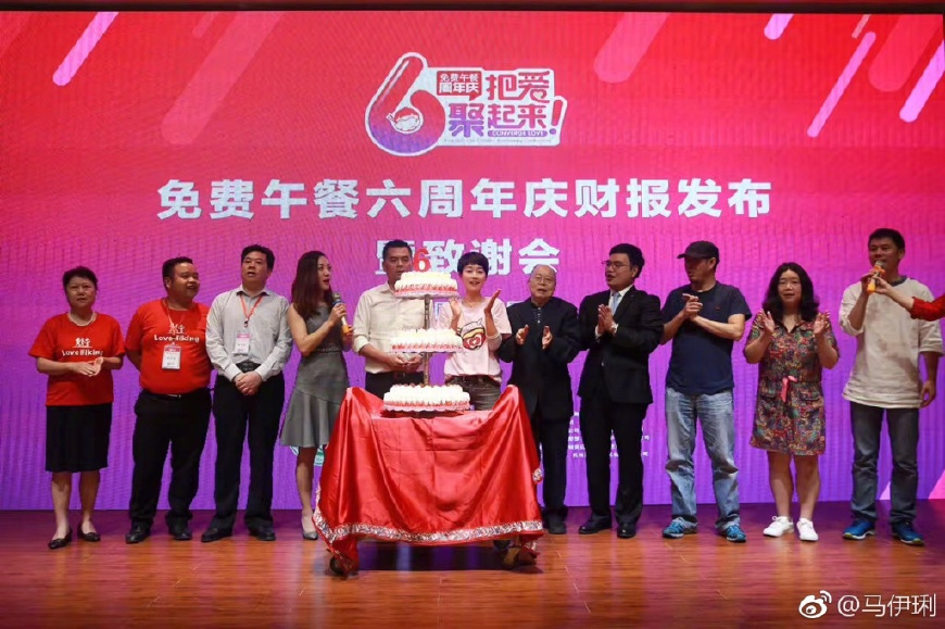 42岁马伊琍真会穿！一袭粉色长裙显小20岁，网友：比姚笛美