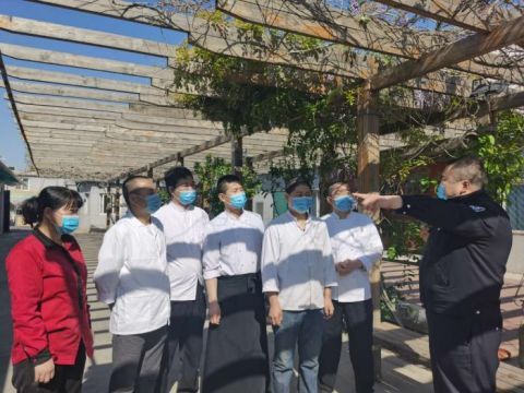  #回家#图片故事 | 疫情不除 绝不回家——记北京站派出所“炊事班长”王力