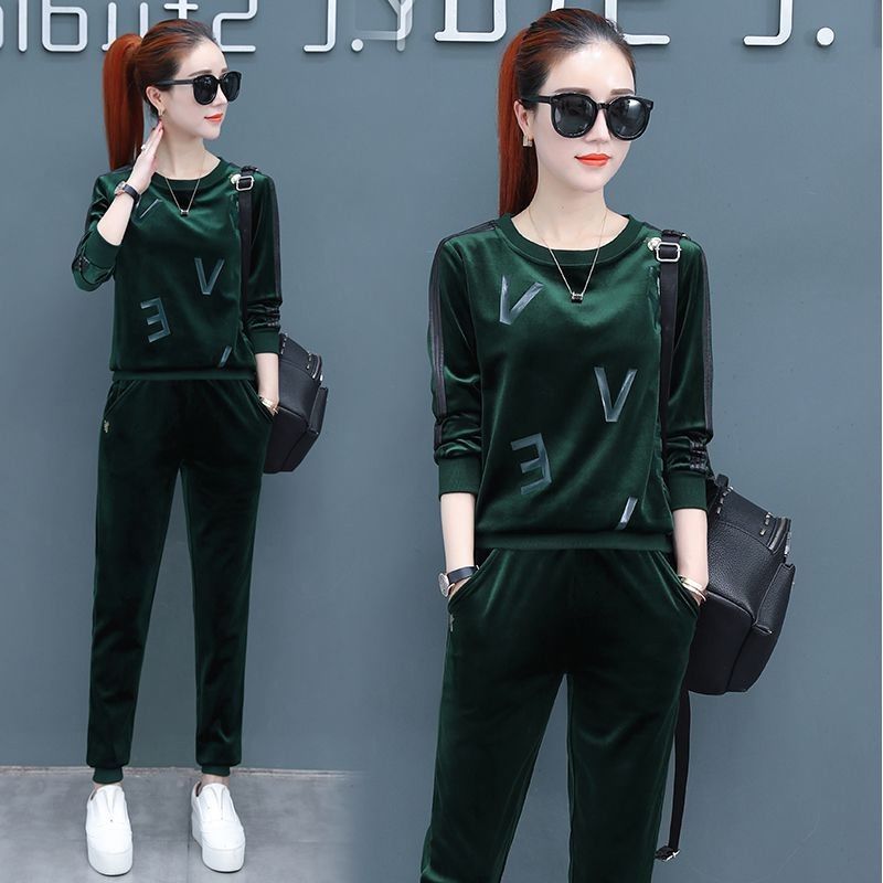 竟想不到!今年居然主流“金丝绒套装”，妈妈中秋穿回家人人夸