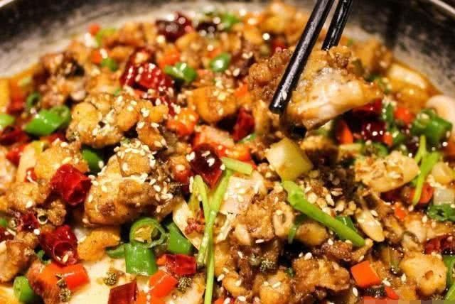  【川菜】湘菜和川菜在整个中国，哪个菜更让大众接受？答案你万万想不到