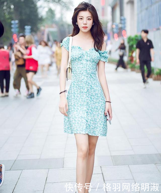 花哨■纯色裙要让位了!今春流行“花哨裙”,唯美浪漫,街头女孩都在穿