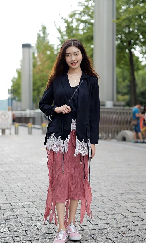 街拍:秋天到了，小妖精都上街了