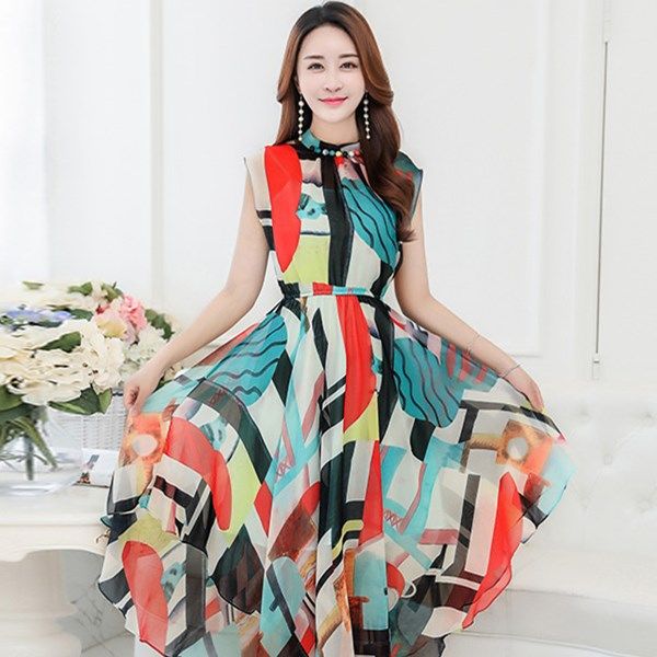 这些裙子是真心好看，闺蜜看见就走不动道了，穷成那样还买了2条