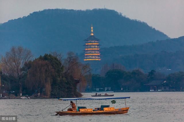 当雷峰塔，西湖最热闹地方是这里，已成为一道风景