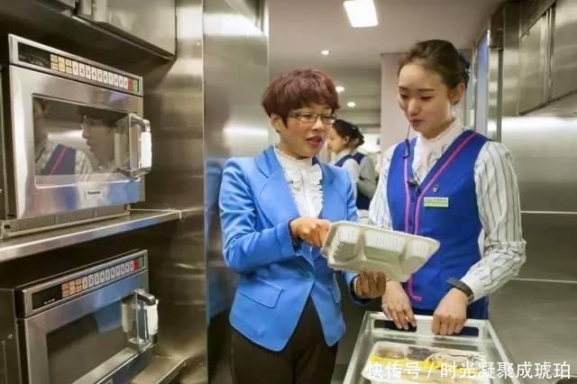 一趟火车多达几千人，为何却连几十份盒饭都很难卖出？原因有3点