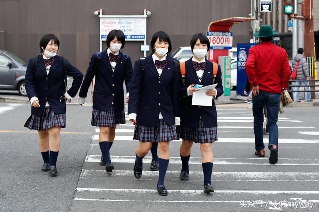 10张图带你认识真实的日本，小朋友独自上下学，女孩不打扮不出门