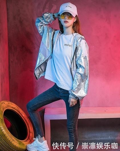  『色马丁靴』小白鞋过时了！今年早春“回头率最高”的3款鞋，时髦显高又好穿