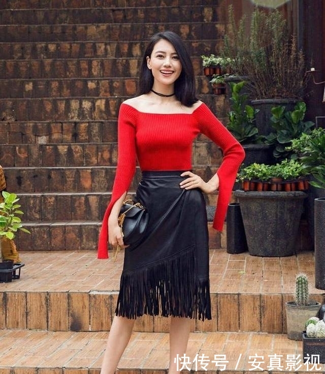 『时尚单品』高圆圆一家三口首亮相,高圆圆抱娃妈妈力max,赵又廷护妻甜到腻