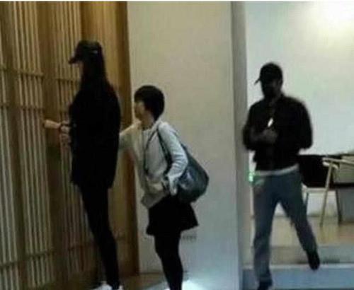 两人秘密出现酒店,打破分手传闻声明称:私生活不想被打扰!