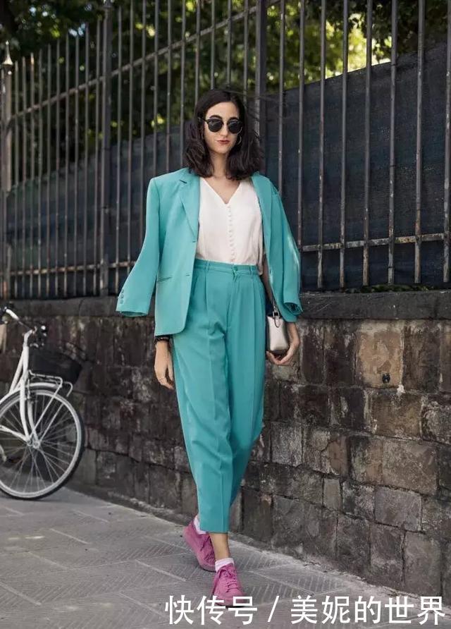 现在流行套装特别是外套配半裙，可以穿出最时髦的style！