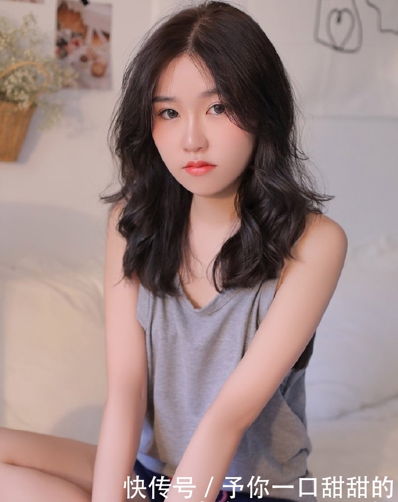 写真■背心热裤美女长腿撩人私房写真
