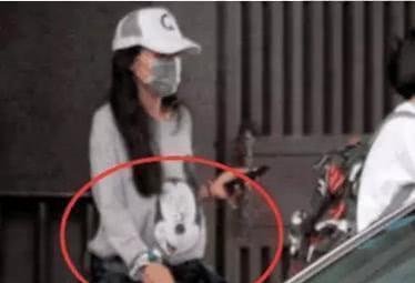 继赵丽颖事件后，杨幂又被曝类似事件，证据确凿？网友：小糯米有