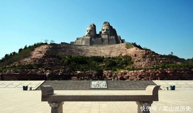 洛阳八大怪有多怪喝汤无勺蹲门外,啤酒一瓶倒下来