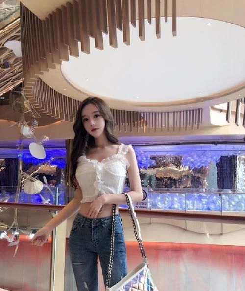  [不失]穿牛仔裤舒适不失自在感，优雅靓丽身材好，别有一番风雅！