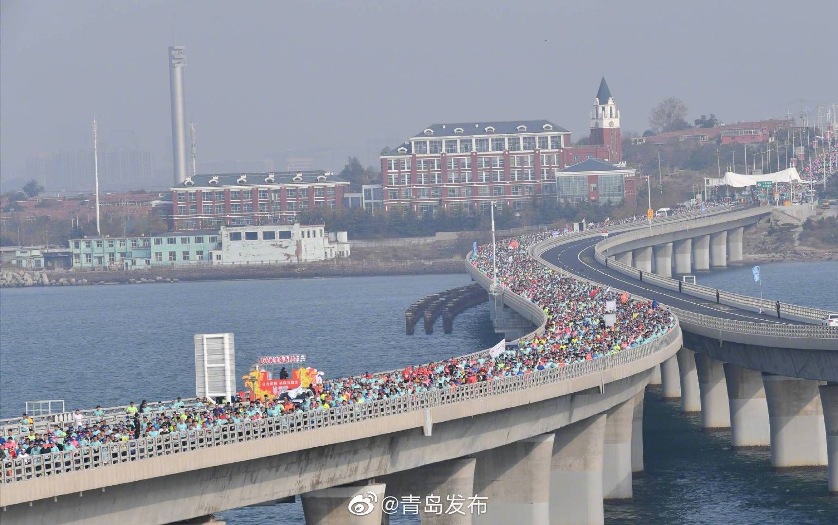 青岛马拉松开跑