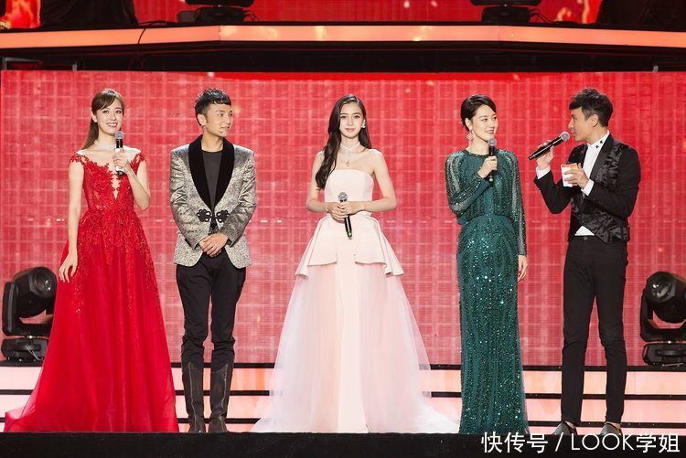 杨颖身材原来这么好，粉色抹胸裙嫩回18岁，网友：美的冒泡