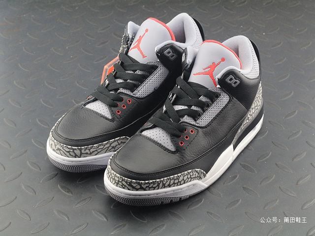 如果说夏天是小白鞋的主场，那么秋冬绝对是小黑鞋的天下！