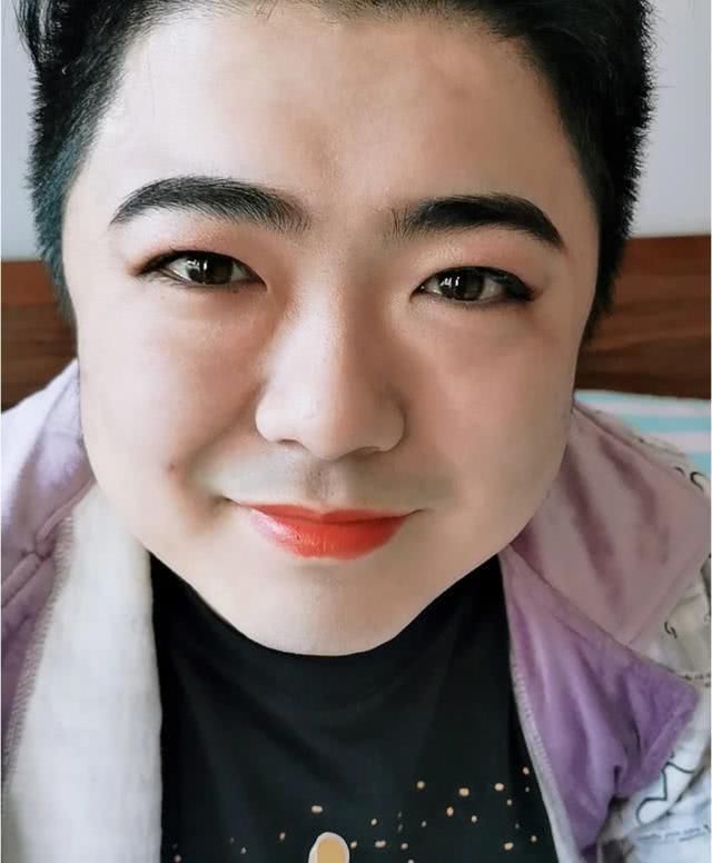  【遮脸】脸大却很漂亮的女生，这几点太明显，难怪不遮脸也有高颜值