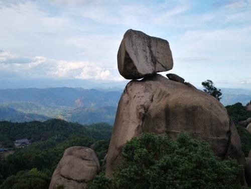 福建最“仙气”的山，传说东海诸仙常在此聚会，被称为“海上仙都