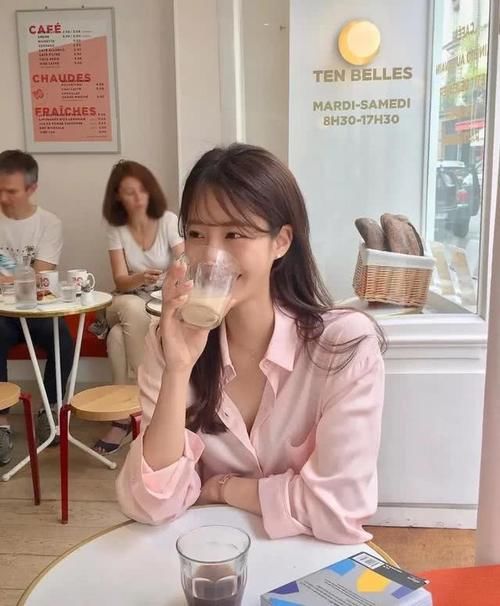  #少女#收起你的普通衬衫吧！今年流行这4款衬衫，穿上它你就是人群焦点