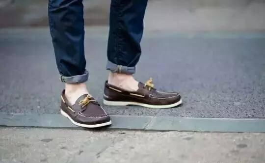  牛仔裤@春夏季男士破洞牛仔裤的穿搭注意事项，直男们GET起来！