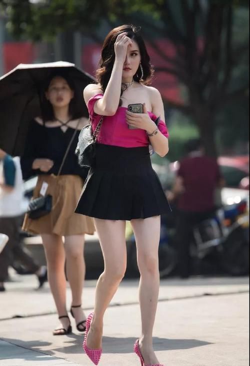  大胆|街拍美女：小姐姐大胆穿搭，好看又时尚，妥妥的女神风格