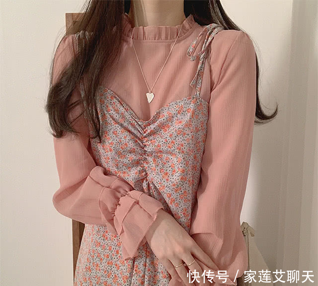 「少女」满满春季感觉的花款连身裙,连身裙加花的款式非常的少女心哦